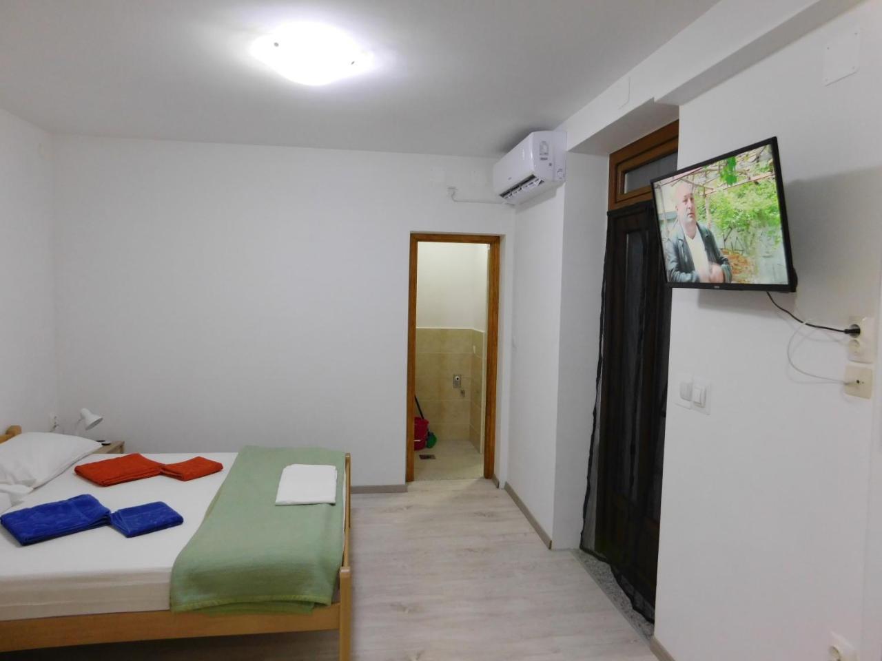 Apartments Leo Janjina Kültér fotó