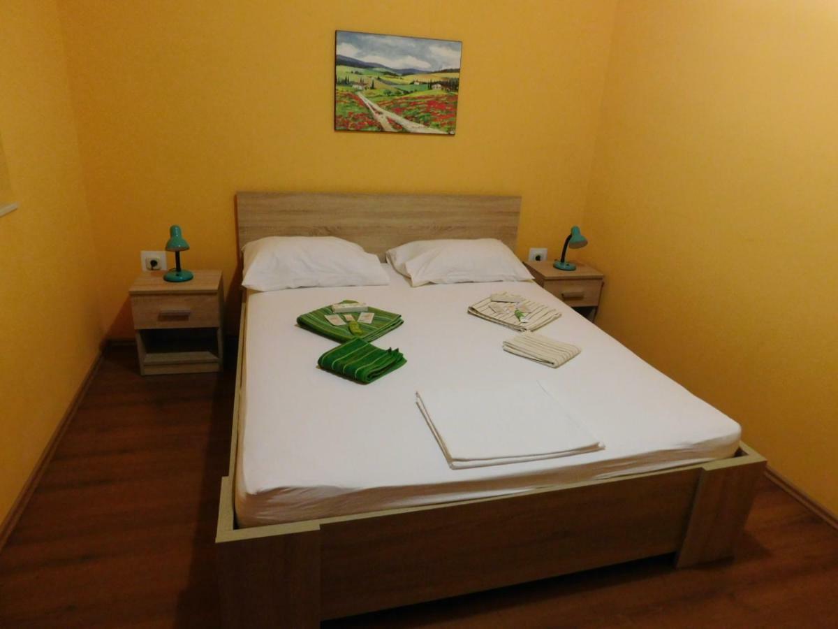 Apartments Leo Janjina Kültér fotó