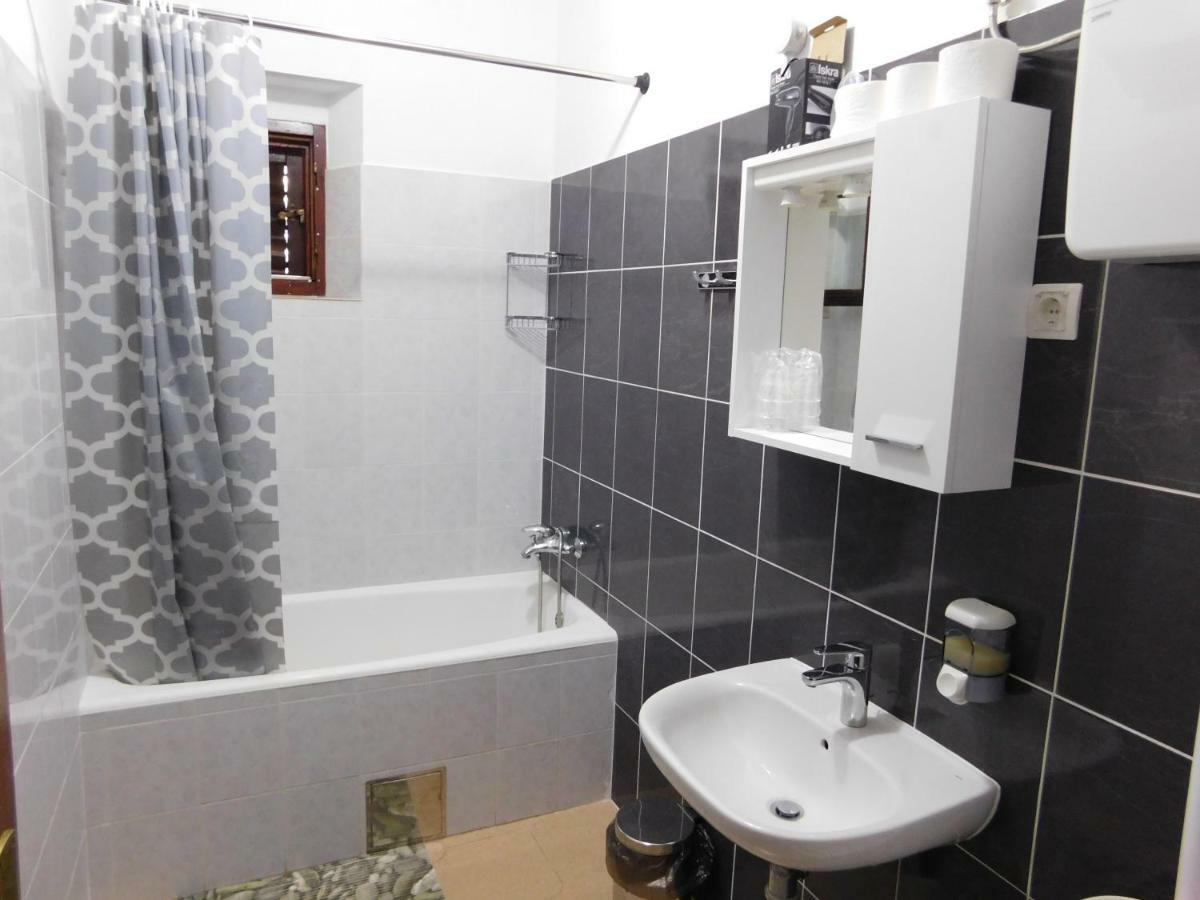 Apartments Leo Janjina Kültér fotó